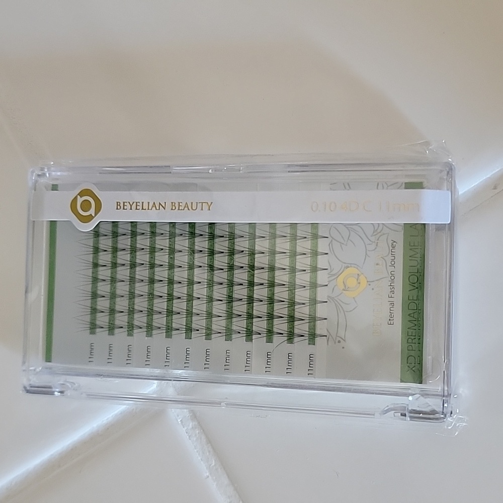 NIB Beyelian Beauty Lashes. 0.10 4D C 11mm